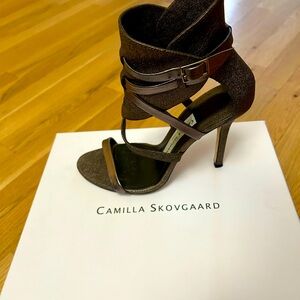 Canila skivcaard used shoes in brown metallic color